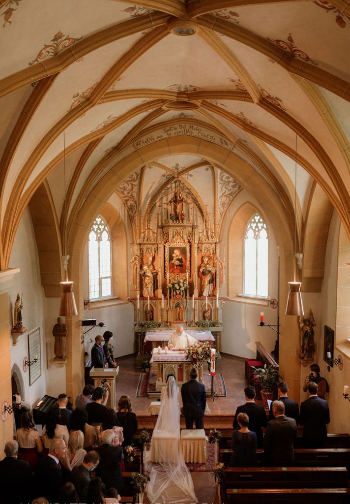Celebrazione del matrimonio nella chiesa di Corvara in Val Badia