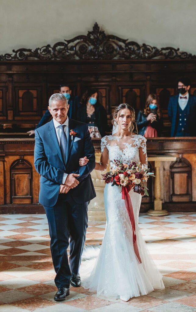 Ingresso della sposa in chiesa con il papà