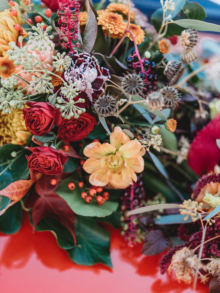 Fiori per l'auto degli sposi