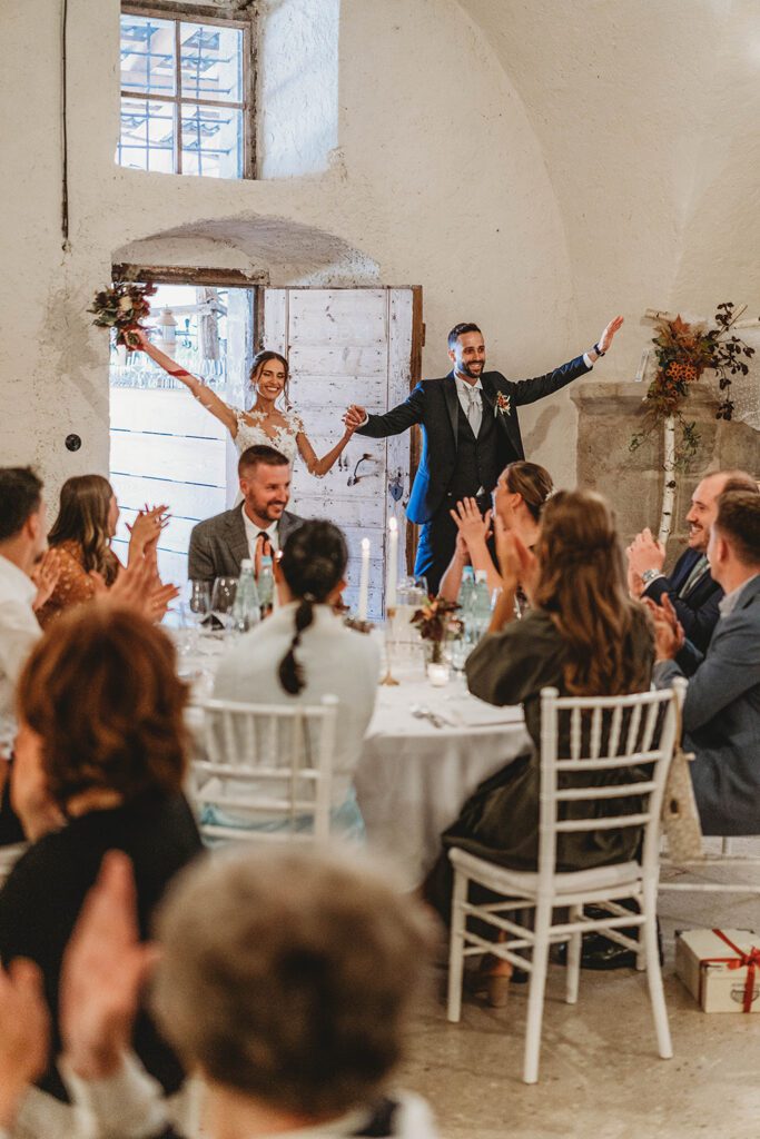 Ingresso degli sposi a Kaltenburg nella sala del ricevimento