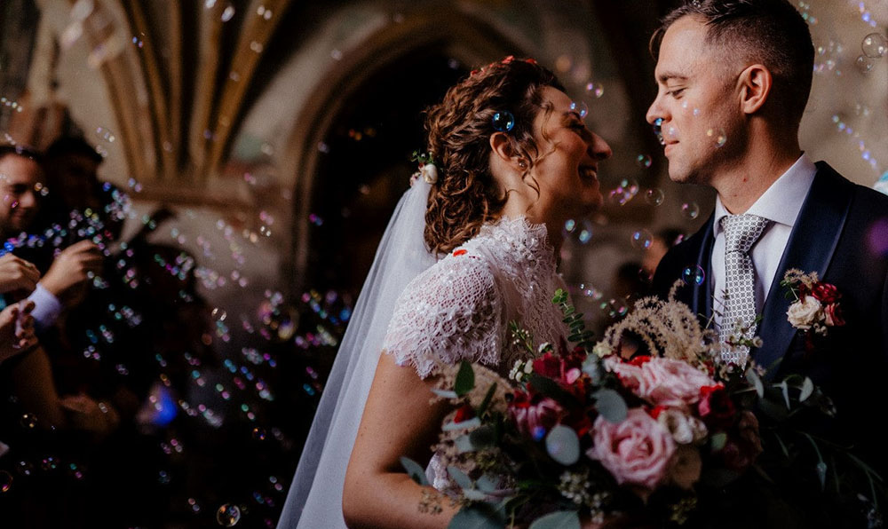 Matrimonio a tema viaggio nella chiesa dei Francescani a Bolzano