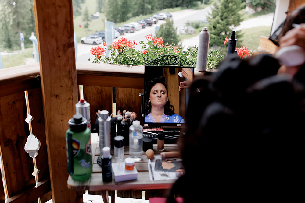 Summer wedding at Kulfuschgerhof, Dolomites, with wild flowers