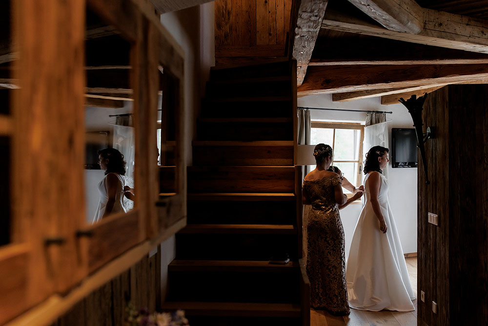 Summer wedding at Kulfuschgerhof, Dolomites, with wild flowers