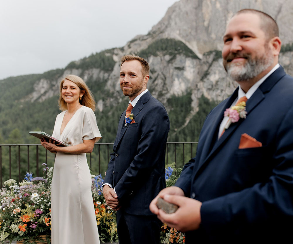 Matrimonio al Kolfuschgerhof sulle Dolomiti con fiori di campo