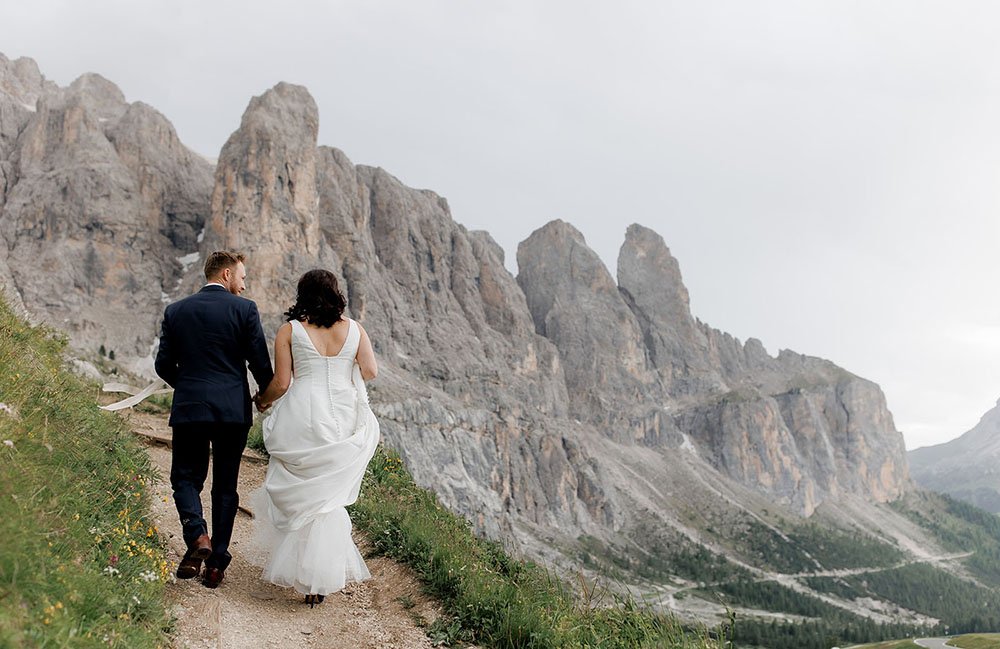 Summer wedding at Kulfuschgerhof, Dolomites, with wild flowers