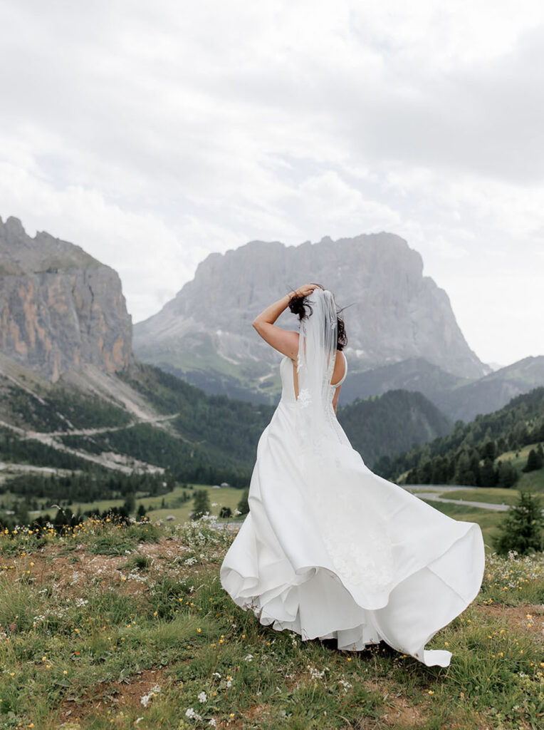 Summer wedding at Kulfuschgerhof, Dolomites, with wild flowers