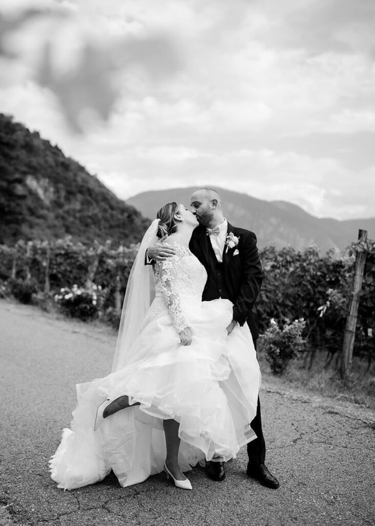 Matrimonio classico e romantico vicino a Bolzano fra i vigneti dell'Alto Adige