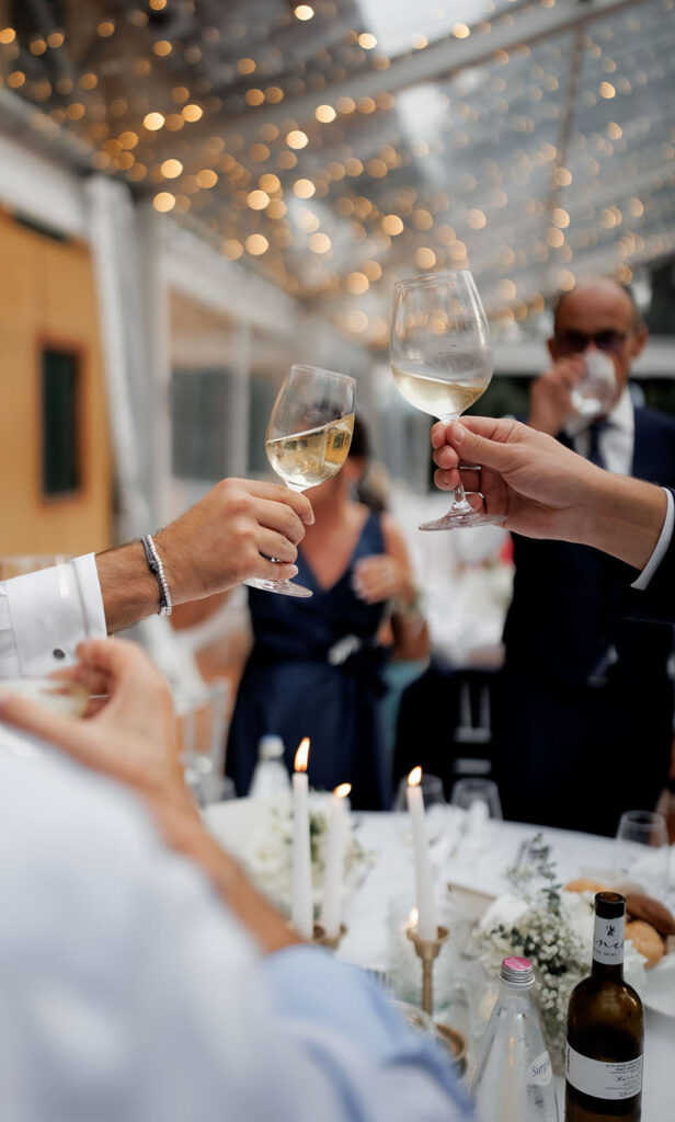 Matrimonio classico e romantico vicino a Bolzano fra i vigneti dell'Alto Adige classico e romantico