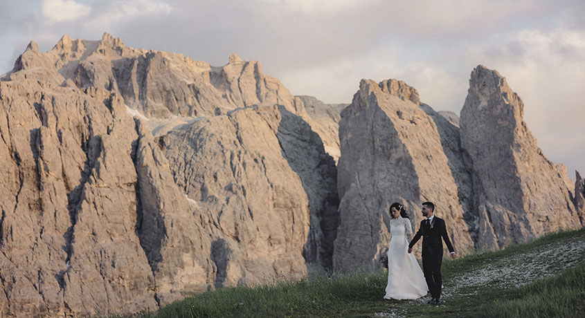 Matrimonio tramonto sulle Dolomiti in Val Gardena