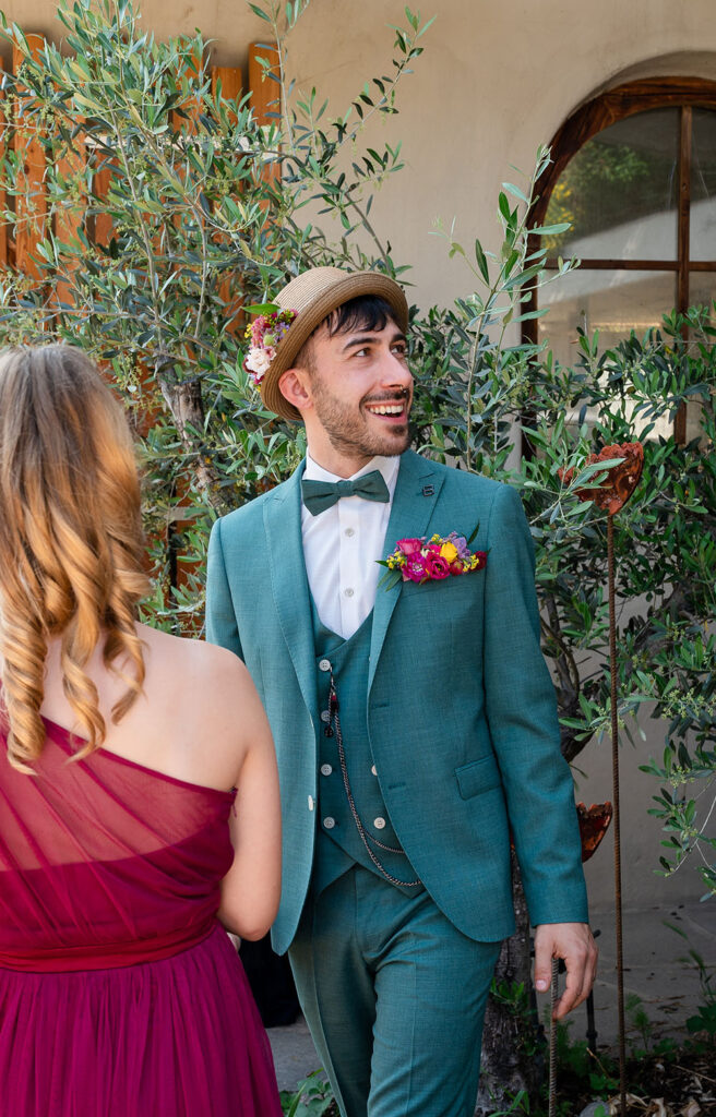 Matrimonio colorato al maso di montagna a  Renon