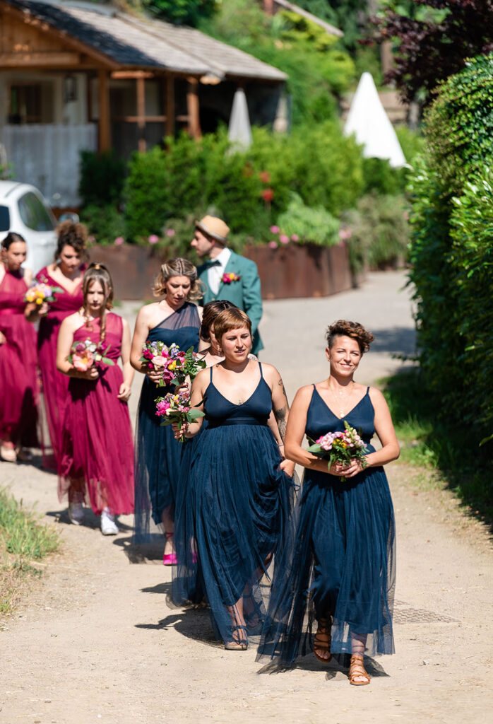 Matrimonio colorato al maso di montagna a  Renon