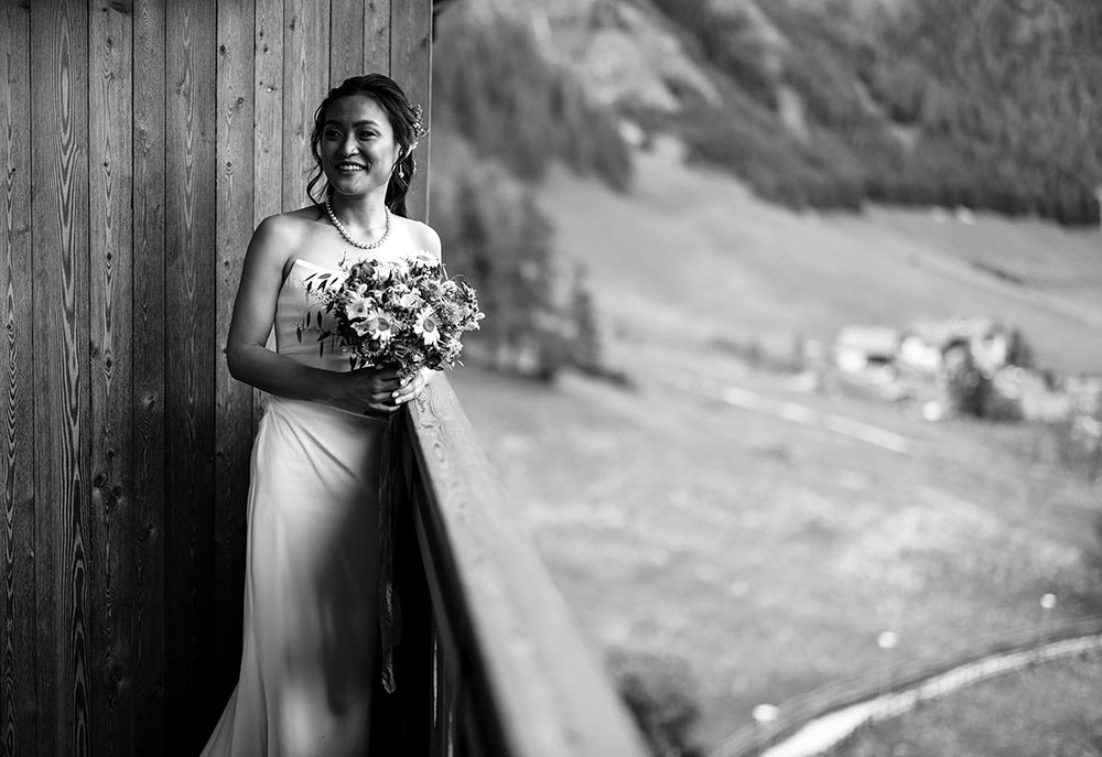 Wedding in the Dolomites with wildflowers - getting ready at Kolfuschgerhof