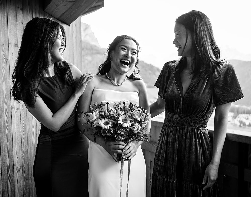 Wedding in the Dolomites with wildflowers - getting ready at Kolfuschgerhof