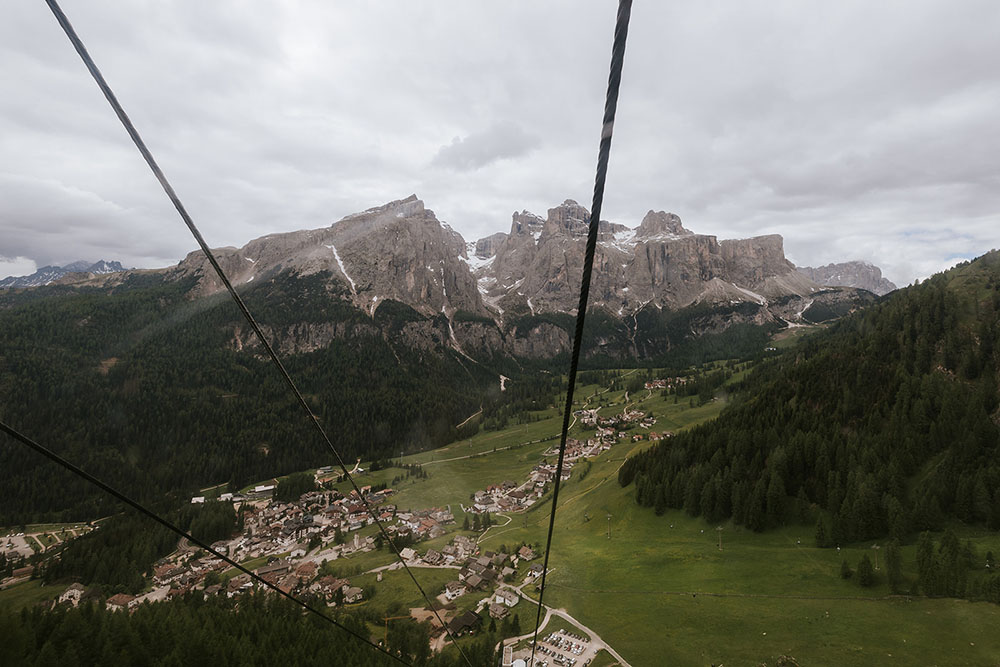 Wedding at Col Pradat in the Dolomites with wildflowers