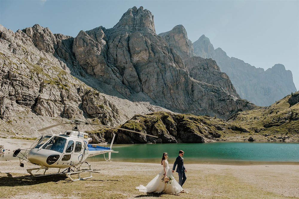 Elopement fuga d'amore in elicottero sulle Dolomiti