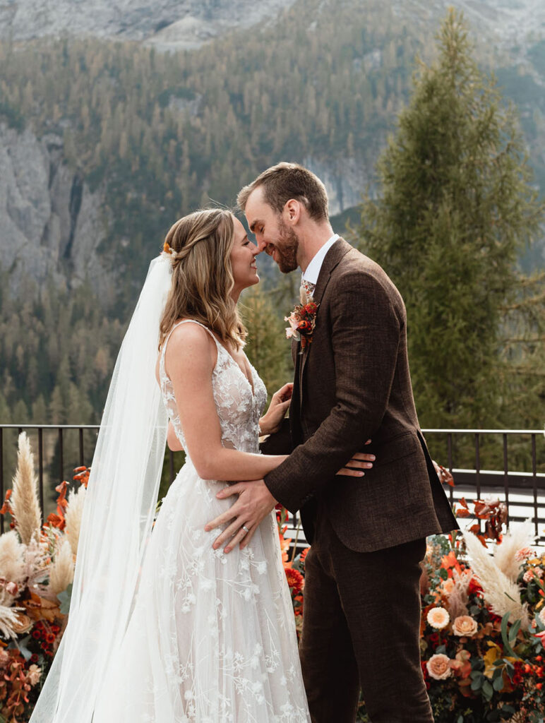 Fall wedding in the Dolomites - the ceremony